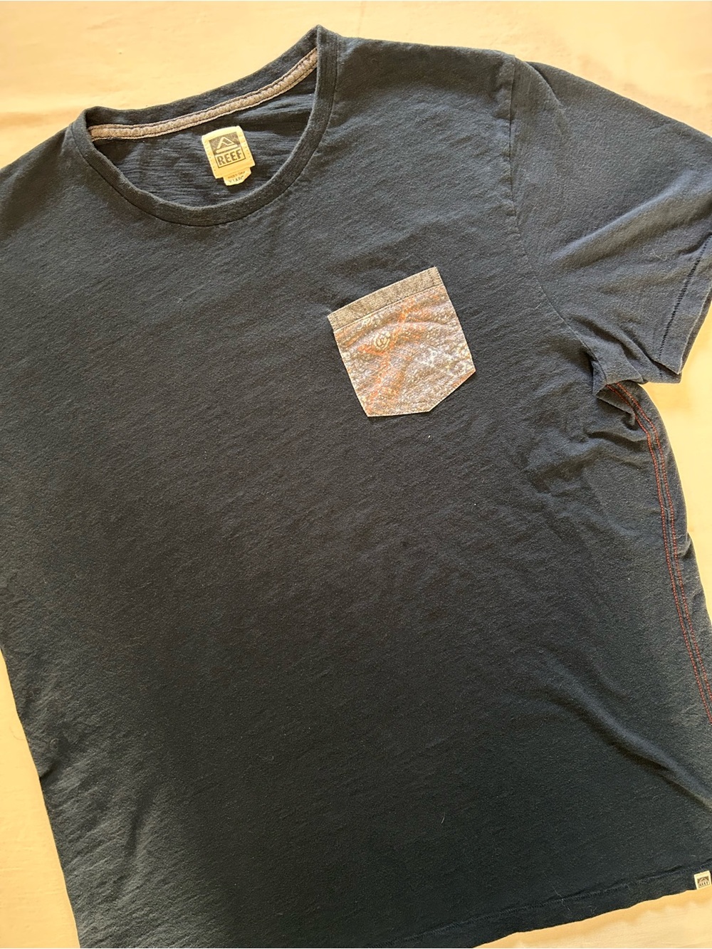 Reef Men's XL Navy Pocket T-Shirt Short Sleeve Casual Surf Tee